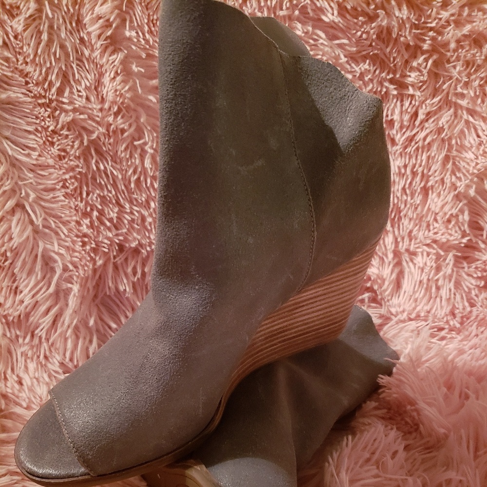 Lucky Brand 9.5 Gray Open Toe Wedge Bootie